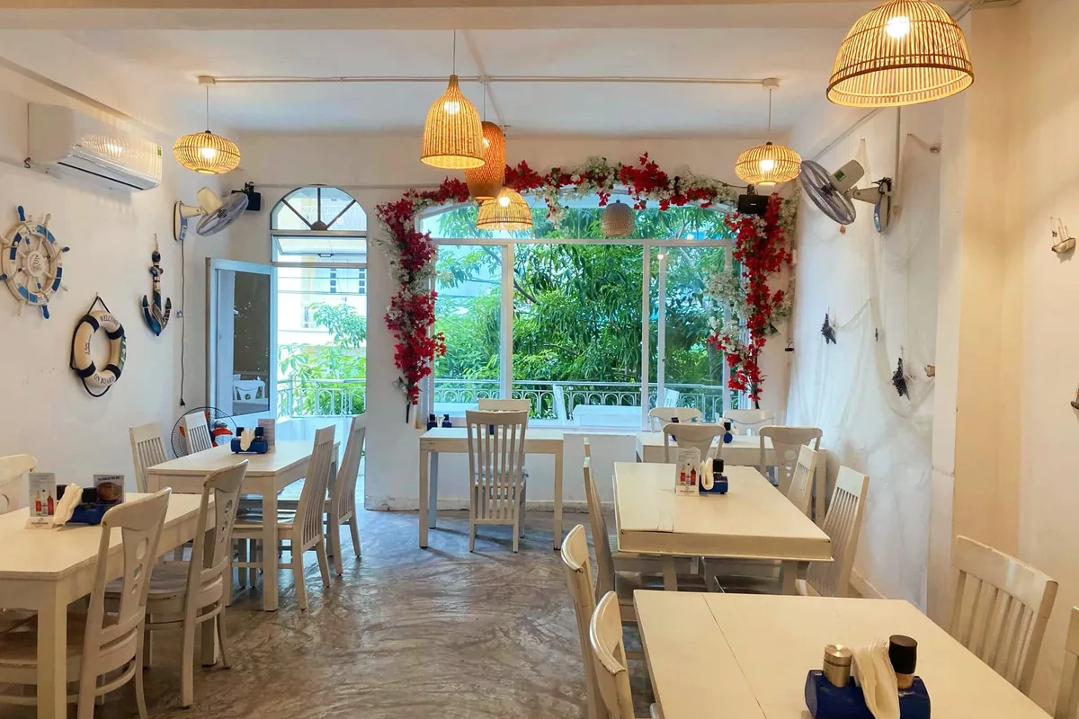 MIX Greek Restaurant Nha Trang 내부