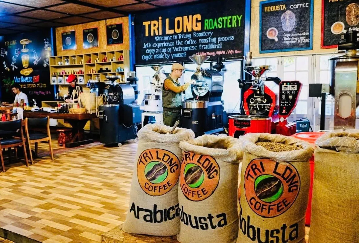 Trí Long Roastery 매장 내부