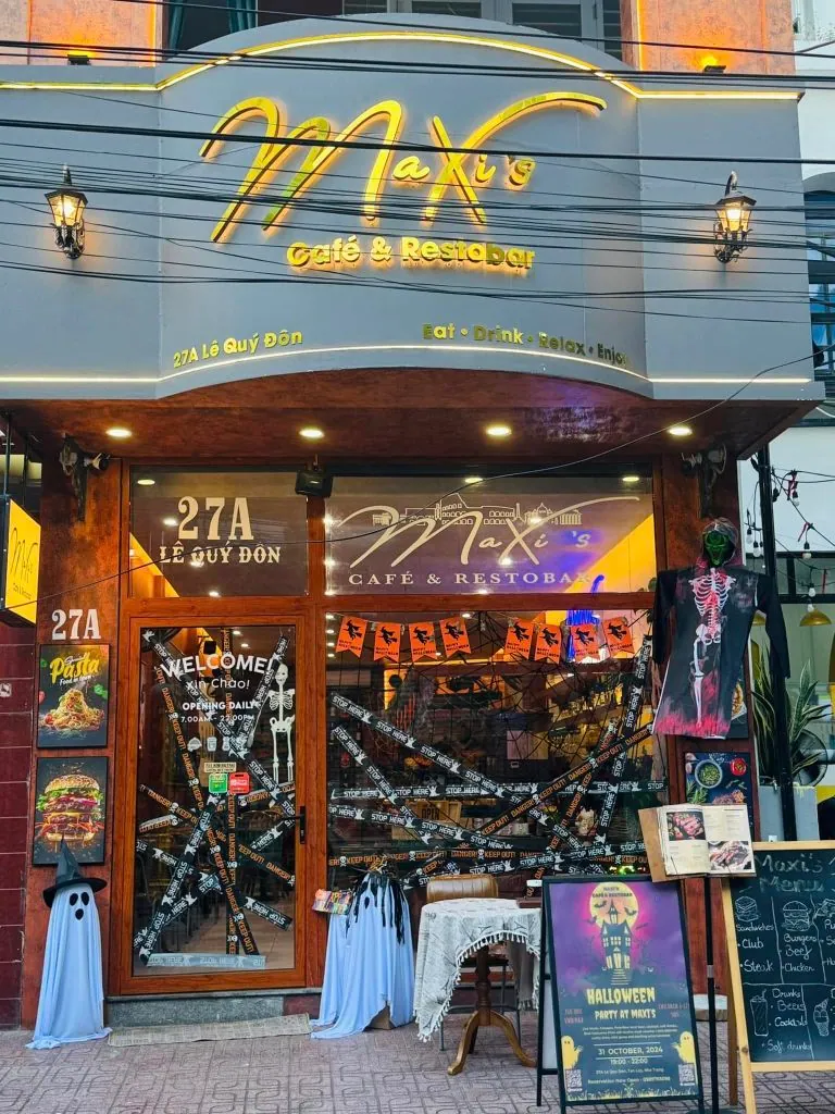 Maxi’s 나트랑 27A Le Quy Don 매장 외관